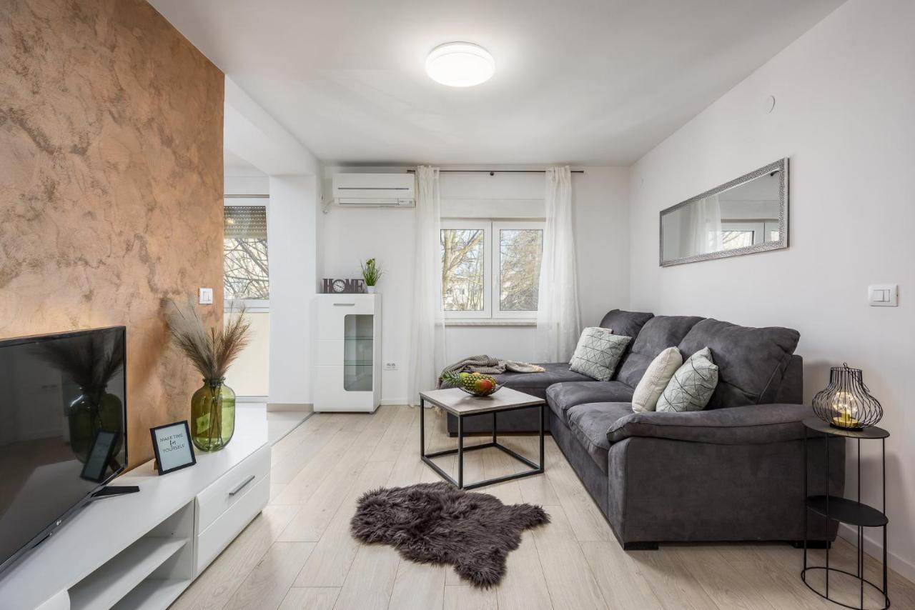 Apartment S&M Heart Of Pula Exterior photo