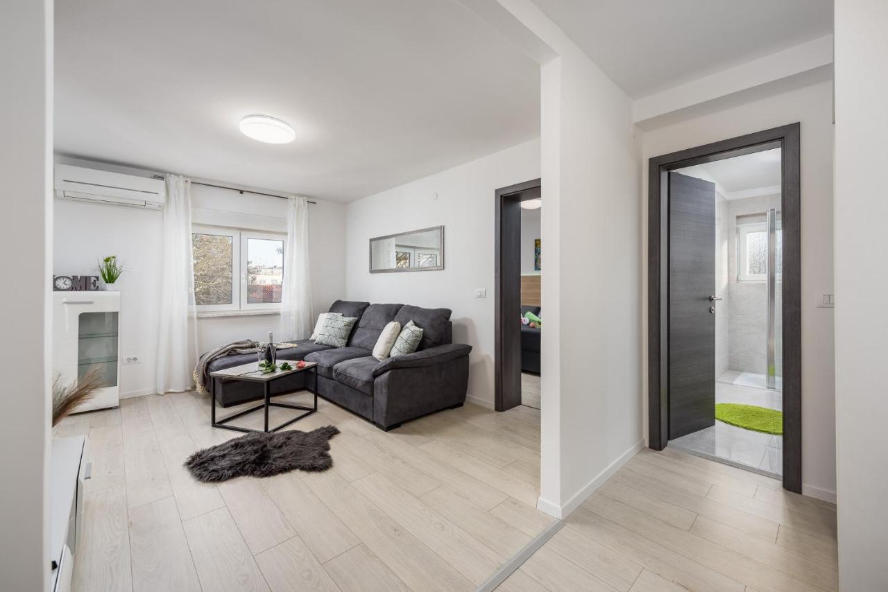 Apartment S&M Heart Of Pula Exterior photo