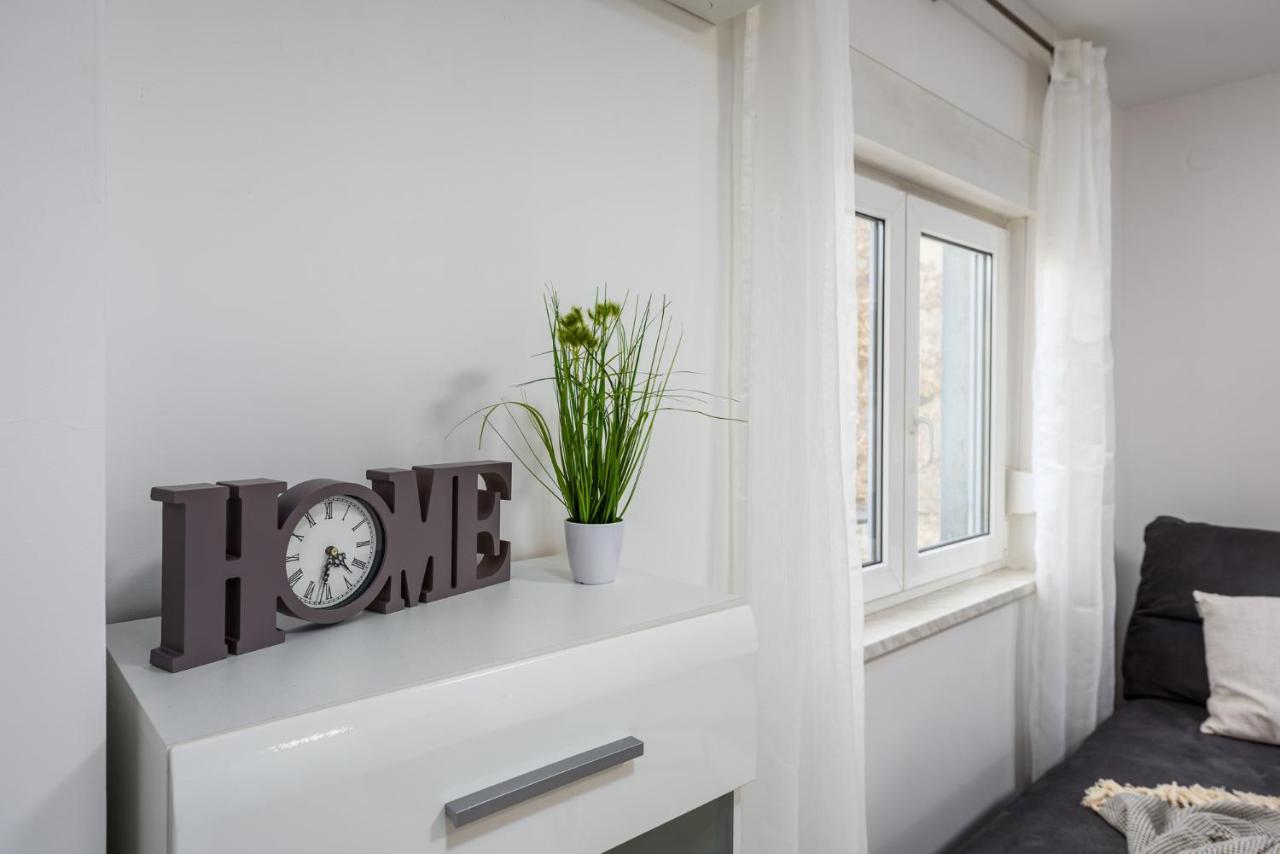 Apartment S&M Heart Of Pula Exterior photo
