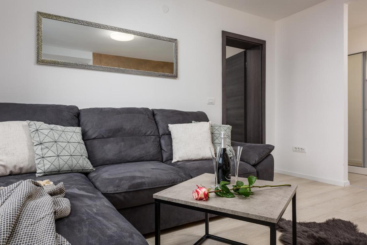 Apartment S&M Heart Of Pula Exterior photo