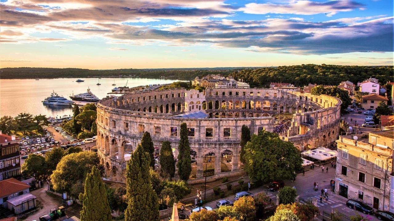 Apartment S&M Heart Of Pula Exterior photo